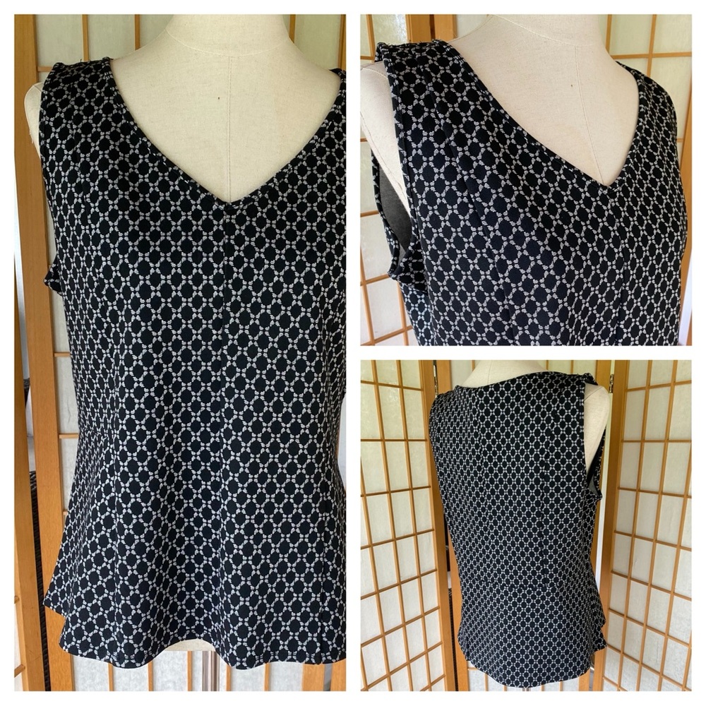 Ann Taylor Factory Black and White Geometric V-Neck Peplum Tank